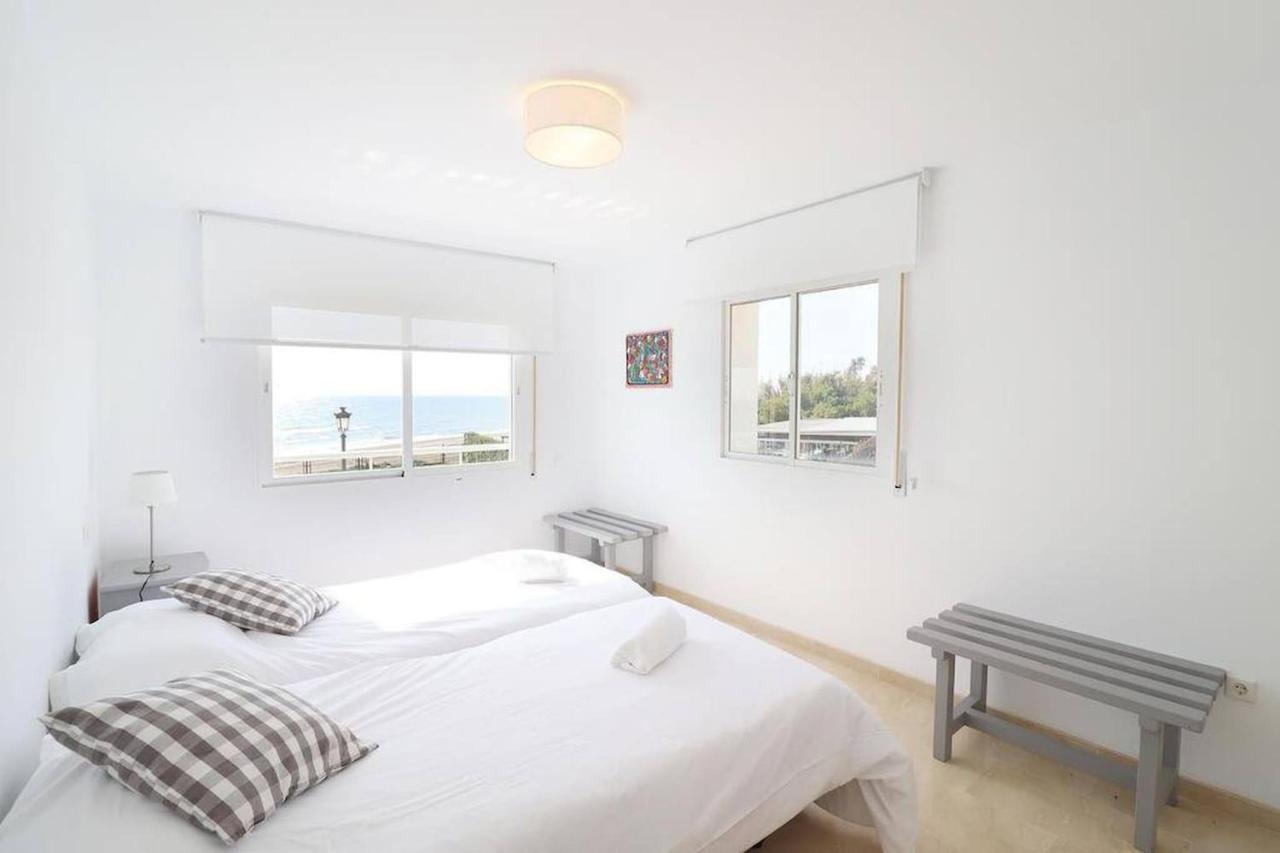 Amazing 3bedroom Flat With Seafront Views & Pool By Sharingco Leilighet Marbella