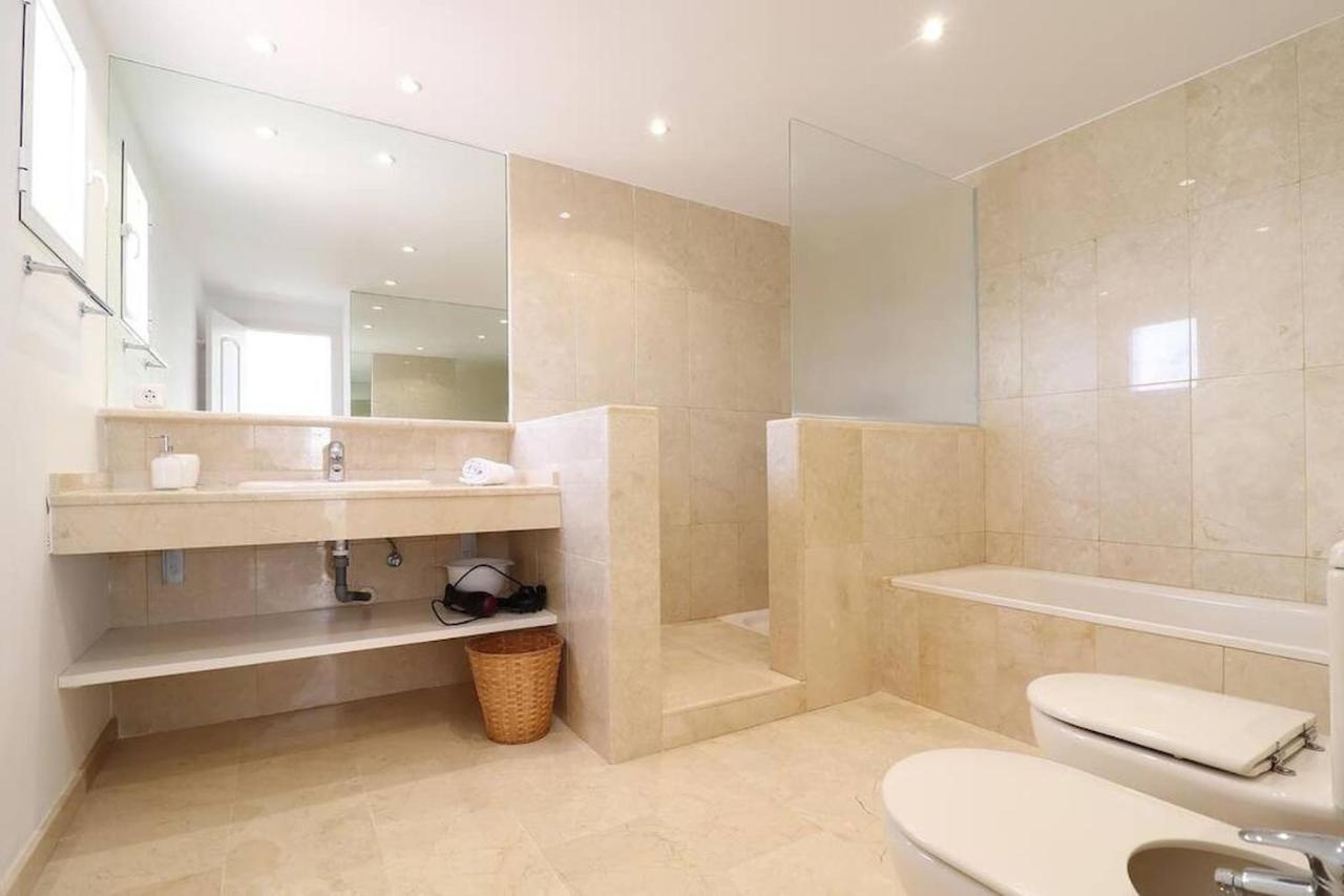 Amazing 3bedroom Flat With Seafront Views & Pool By Sharingco Leilighet *