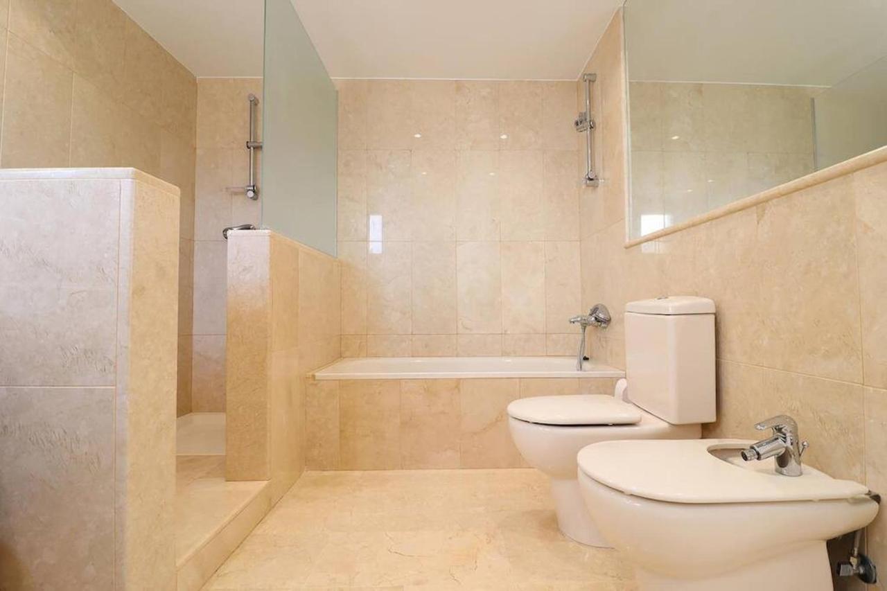 Apartamento Amazing 3bedroom Flat With Seafront Views & Pool By Sharingco *